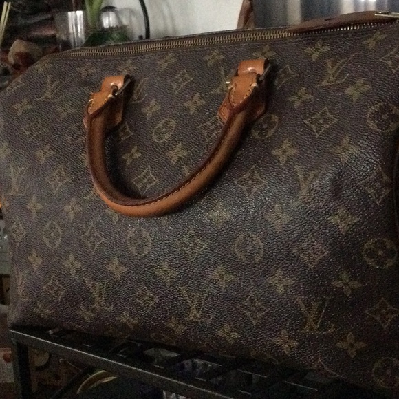LOUIS VUITTON - Picture 2 of 8